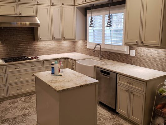 Jacques & Huffman Logo