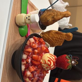 GOM Snow Desserts - Desserts Near Me - Oxnard, California