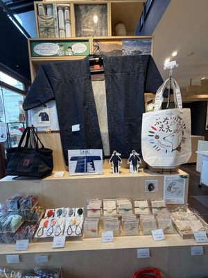 Hiroshima Orizuru Tower by null