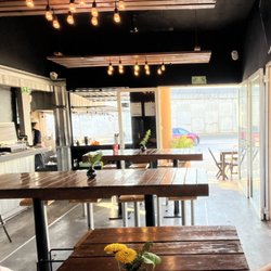 Mamalonas Burgers - Inside