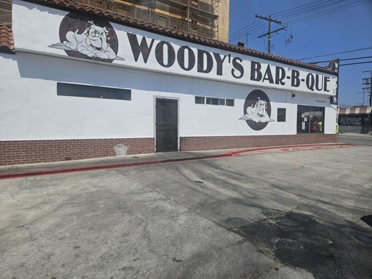 Woody's Bar-B-Q by null