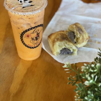 Le's Deli & Bakery - Thai Tea & Taro Pie - Vietnamese Near Me - Seattle, Washington