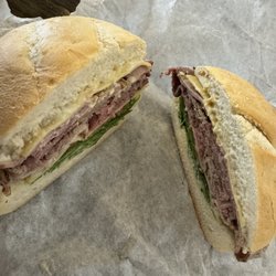 Steamboat Deli & Outlet - Roast beef and great flavor, way underwhelming size.