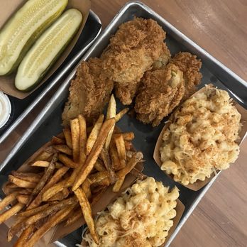 District Brew Yards - Mac and cheese, fried pickles - Brewpubs Near Me - Chicago, Illinois