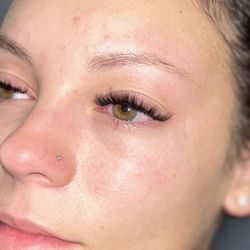 Lorian Lash - Wispy volume in a shorter length