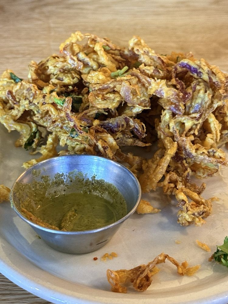 Leo’s Grill Indian Cuisine Logo