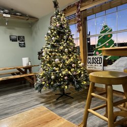 Ray's BBQ Shack - Christmas decor