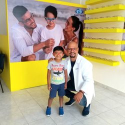 Smart Vision - Dr Emilio with patient