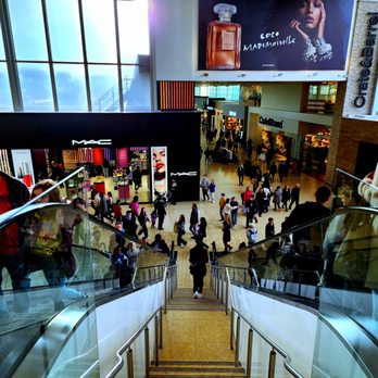 Dine on 3 - Escalator looking down - Food Court Near Me - Toronto, Ontario