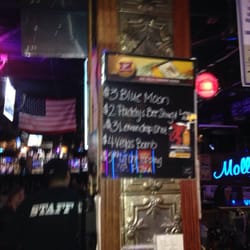 Molly's Eatery & Drinkery - Not only do they not honor their advertised specials, they are also very rude.