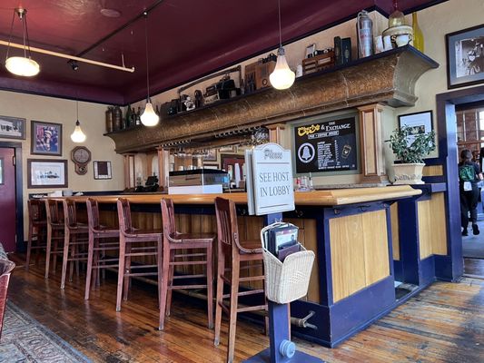 Charly's Pub & Grill by null