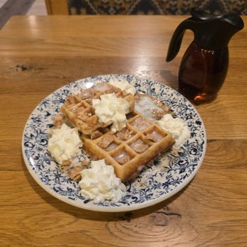 Tupelo Honey Southern Kitchen & Bar - Waffle Cinnamon Bun - Southern Near Me - Des Moines, Iowa Tupelo Honey Southern Kitchen & Bar - Waffle Cinnamon Bun - Southern Near Me - Des Moines, Iowa
