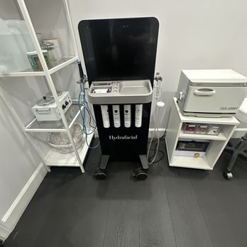 Laura Barrow Aesthetics - Equipment - Skin Care Near Me Laura Barrow Aesthetics - Equipment - Skin Care Near Me