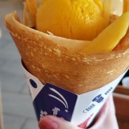 Mango Deluxe Crepe
