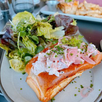 CRU - Lobster roll (cold) - Seafood Near Me - Nantucket, Massachusetts CRU - Lobster roll (cold) - Seafood Near Me - Nantucket, Massachusetts