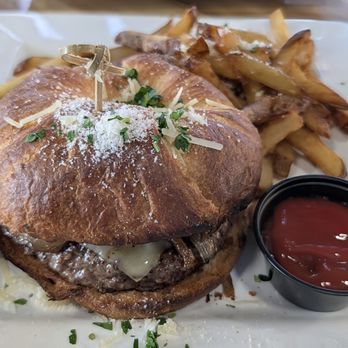 Vechos Eatery - American Near Me - Sacramento, California Vechos Eatery - American Near Me - Sacramento, California