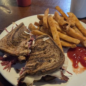 Dirty Oscar's Annex - Rubin sandwich and french fries - Pubs Near Me - Tacoma, Washington