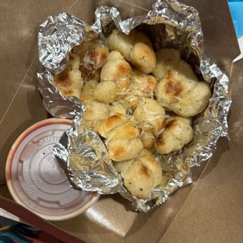 WIKIPIZZA - Garlic knots with marinara - Pizza Near Me - Princeville, Hawaii WIKIPIZZA - Garlic knots with marinara - Pizza Near Me - Princeville, Hawaii
