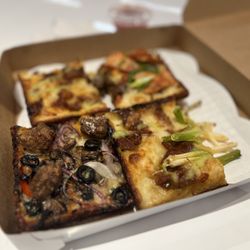 KODE PIZZA - Supreme, spicy pork, kimchi
