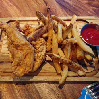 Marlow's Tavern - Kids Chicken Fingers - New American Near Me - Orlando, Florida