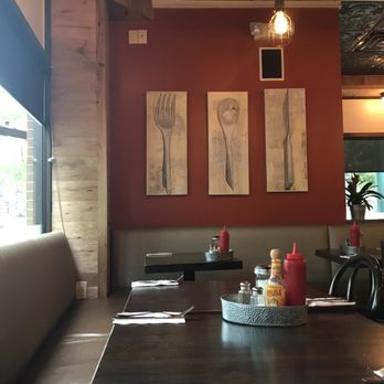 The Committed Pig - Seating - American Near Me - Summit, New Jersey
