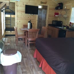 Deluxe cabin- sleeps 4
