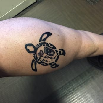 Artistic Creations Tattoo Studio - Honu tattoo, custom designed by Artistic Creations in Kona, HI. - Tattoo Near Me - Kailua Kona, Hawaii Artistic Creations Tattoo Studio - Honu tattoo, custom designed by Artistic Creations in Kona, HI. - Tattoo Near Me - Kailua Kona, Hawaii