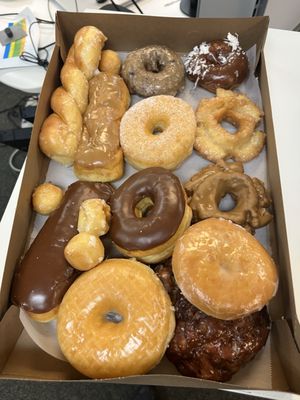 Dona Queen Donuts & Deli by null