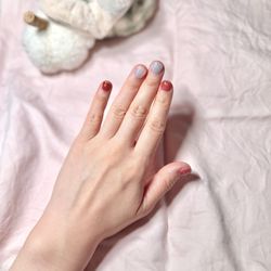 YY Nail Salon - Very satisfied with how my manicure came out! So perfect for the holidays