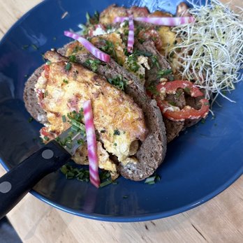 Books & Brunch - Omelet with toast - Breakfast & Brunch Near Me - Bruges, VWV Books & Brunch - Omelet with toast - Breakfast & Brunch Near Me - Bruges, VWV
