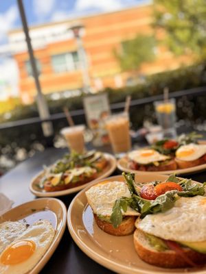 Snooze, an A.M. Eatery by null