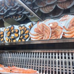 Antigua Casa de Guardia - Small fridge of prepared tapas