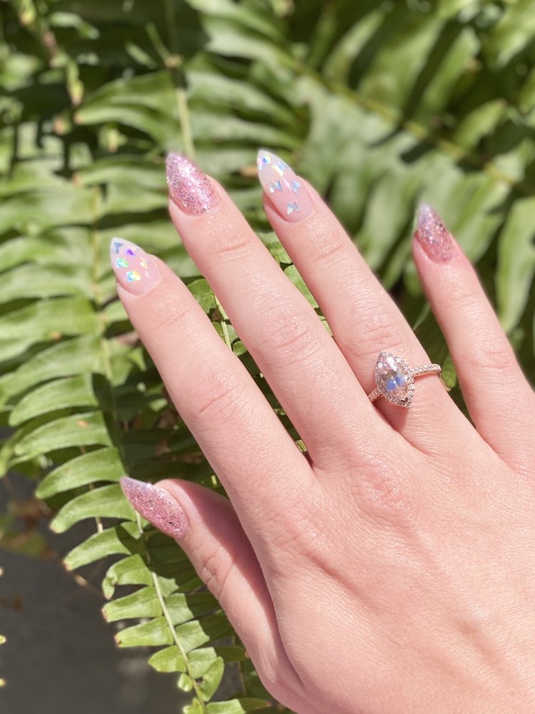 NAILTIQUE & SPA 12 Photos & 27 Reviews 1020 E Main St, Purcellville