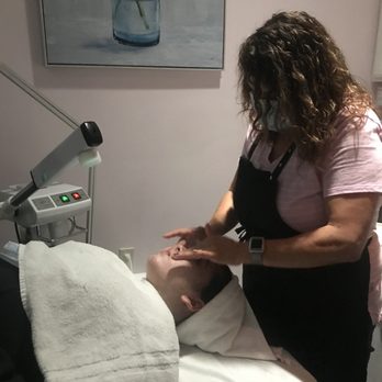 Skin At Invogue - Took her time to explain a good cleansing routine - Skin Care Near Me - Montebello,, California Skin At Invogue - Took her time to explain a good cleansing routine - Skin Care Near Me - Montebello,, California