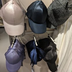 Åhléns - Satiny baseball caps