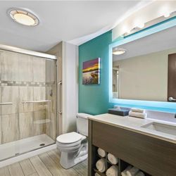 Guest room bath