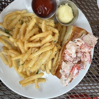 Stephanie's On Newbury - American Near Me - Boston, Massachusetts