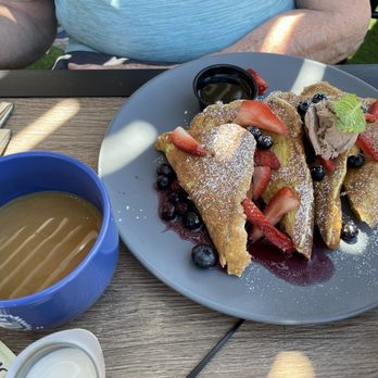 Makers & Finders - Fresh Berry French Toast - Breakfast & Brunch Near Me - Henderson, Nevada