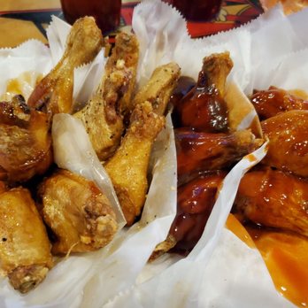 Wings Etc - Hoy Honey Garlic, Lime Pepper, Jerk Barbie, Blazin Asian - Sports Bars Near Me - Valparaiso, Indiana