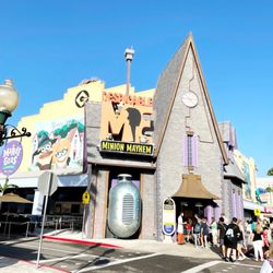 Despicable Me Minion Mayhem - Outside