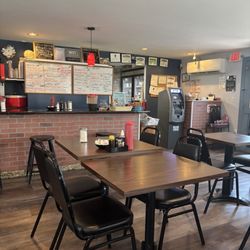 Churchill's Village Eatery - Churchill's Village Eatery, indoors