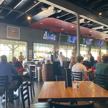 Lone Oak Grill - Bar seating - Burgers Near Me - Eagan, Minnesota