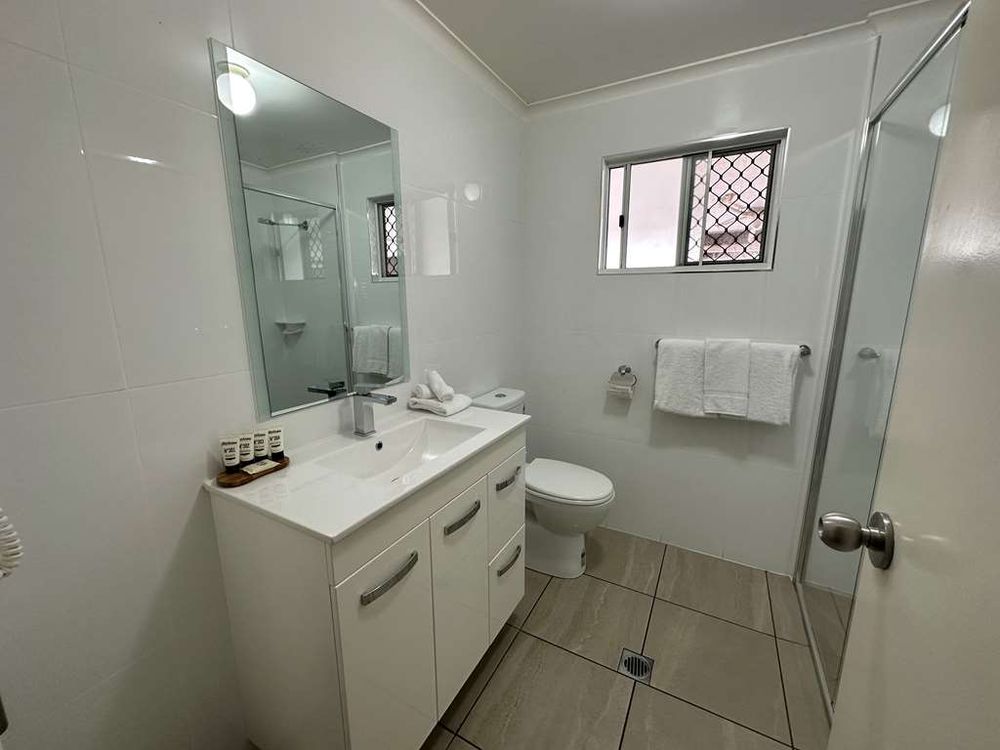 AMBASSADOR MOTOR LODGE 68 Photos 296 Charlton Esplanade, Hervey Bay