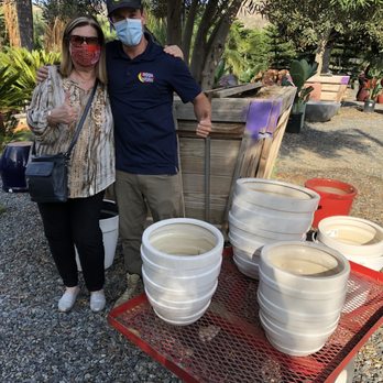 Moon Valley Nurseries - Selecting pots - Landscaping Near Me - Escondido, California Moon Valley Nurseries - Selecting pots - Landscaping Near Me - Escondido, California