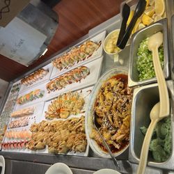 Hunan Chinese Restaurant - Very good sushi. Fresh and tasty.