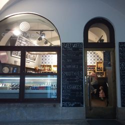 Café De La Place - Entrance with board of prices