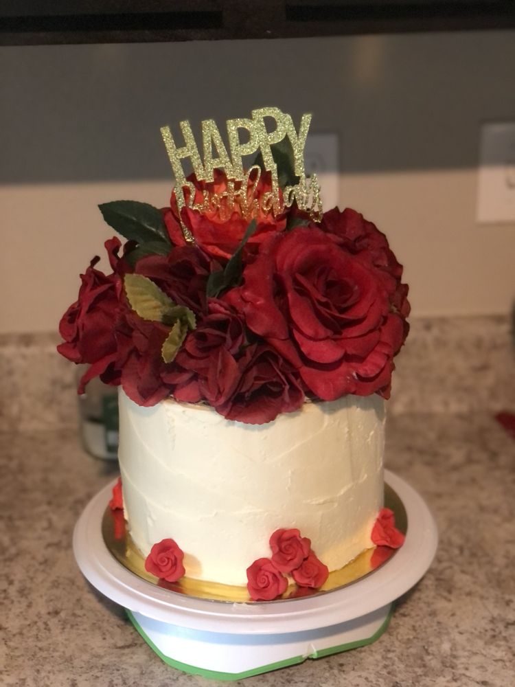 MAD Dough Cakes and Catering Logo