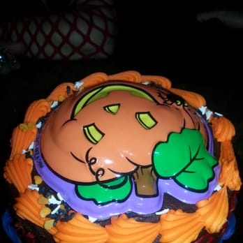 Metro - a cake decorated with a pumpkin and leaves - Grocery Near Me - Brampton, Ontario