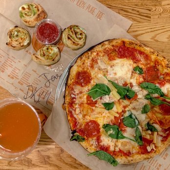 Blaze Pizza - Pizza, strawberry lemonade, garlic-pesto dough knots - Salad Near Me - Austin, Texas