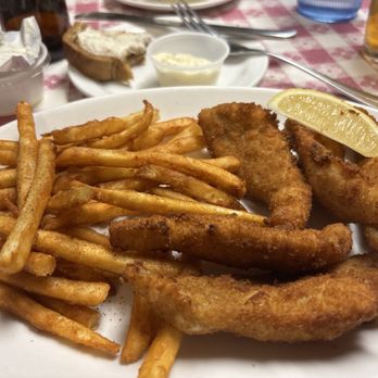 Glenda's Cafe - Perch dinner - Breakfast & Brunch Near Me - Okauchee, Wisconsin